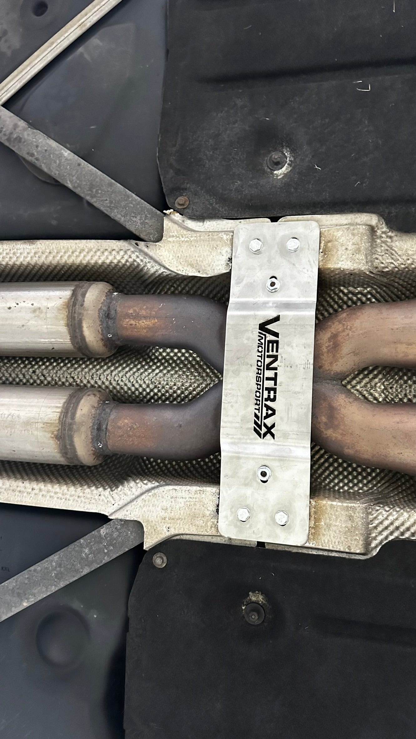 BMW M3 E92/E90 EXHAUST PLATE
